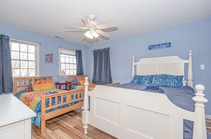 4 habitaciones, escritorio, tabla de planchar con plancha y wifi gratis 