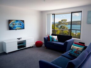 Smart TV, video games, DVD player, books - The Beach escape @ Primrose Sands (Primrose Sands)