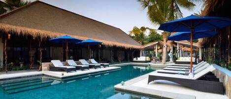 Outdoor pool, free pool cabanas, pool umbrellas