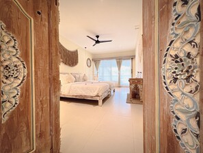 Chambre Standard Double ou avec lits jumeaux, balcon | Literie de qualité supérieure, matelas mémoire de forme