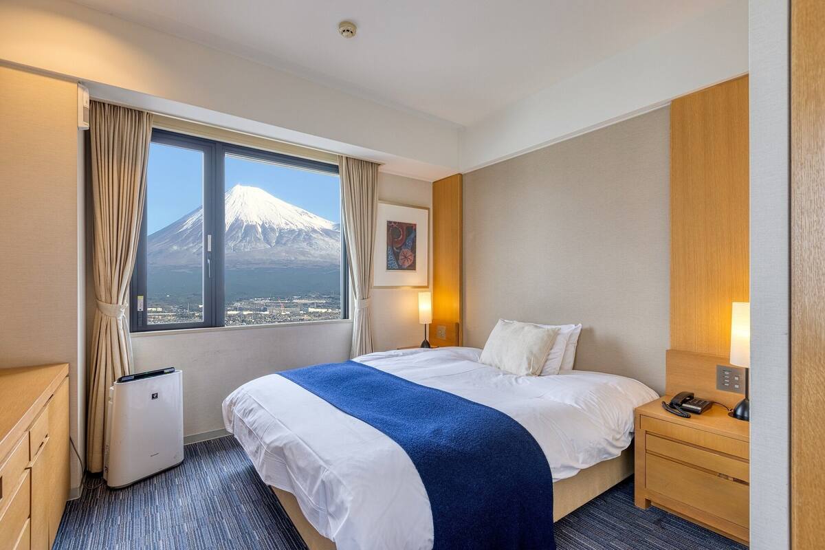 executive single room | 1 bedroom, premium bedding, minibar, in-room safe