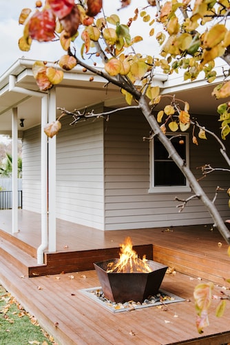 Dumplings Den - Indoor/Outdoor living in town and close to the wineries