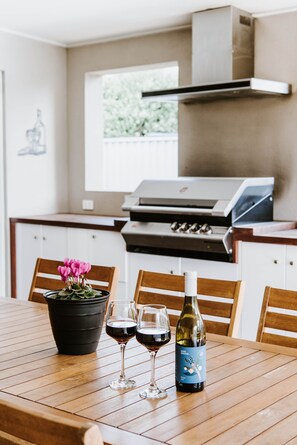 Dining - Dumplings Den - Indoor/Outdoor living in town and close to the wineries (Mudgee)