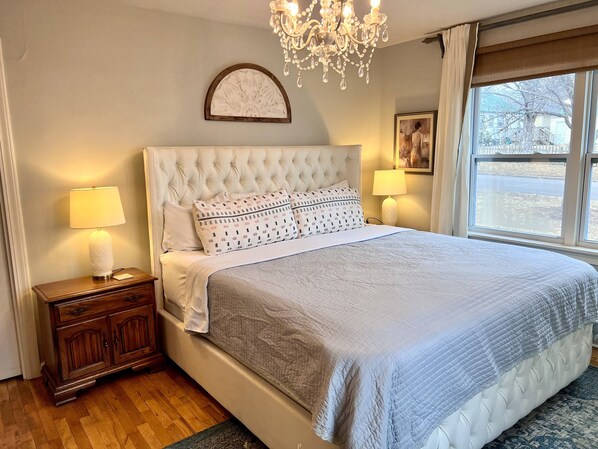 3 quartos, cofres nos quartos, ferros/tábuas de passar roupa