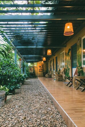 Deluxe Family Room | Desk, blackout drapes, free WiFi, bed sheets - Trai Hoa Vang Homestay - Hostel (Tuy Hoa)