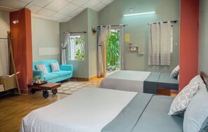 Deluxe Family Room | Desk, blackout drapes, free WiFi, bed sheets - Trai Hoa Vang Homestay - Hostel (Tuy Hoa)
