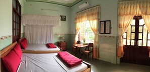 Familienzimmer | Schreibtisch, Verdunkelungsvorhänge, Zustellbetten, kostenloses WLAN