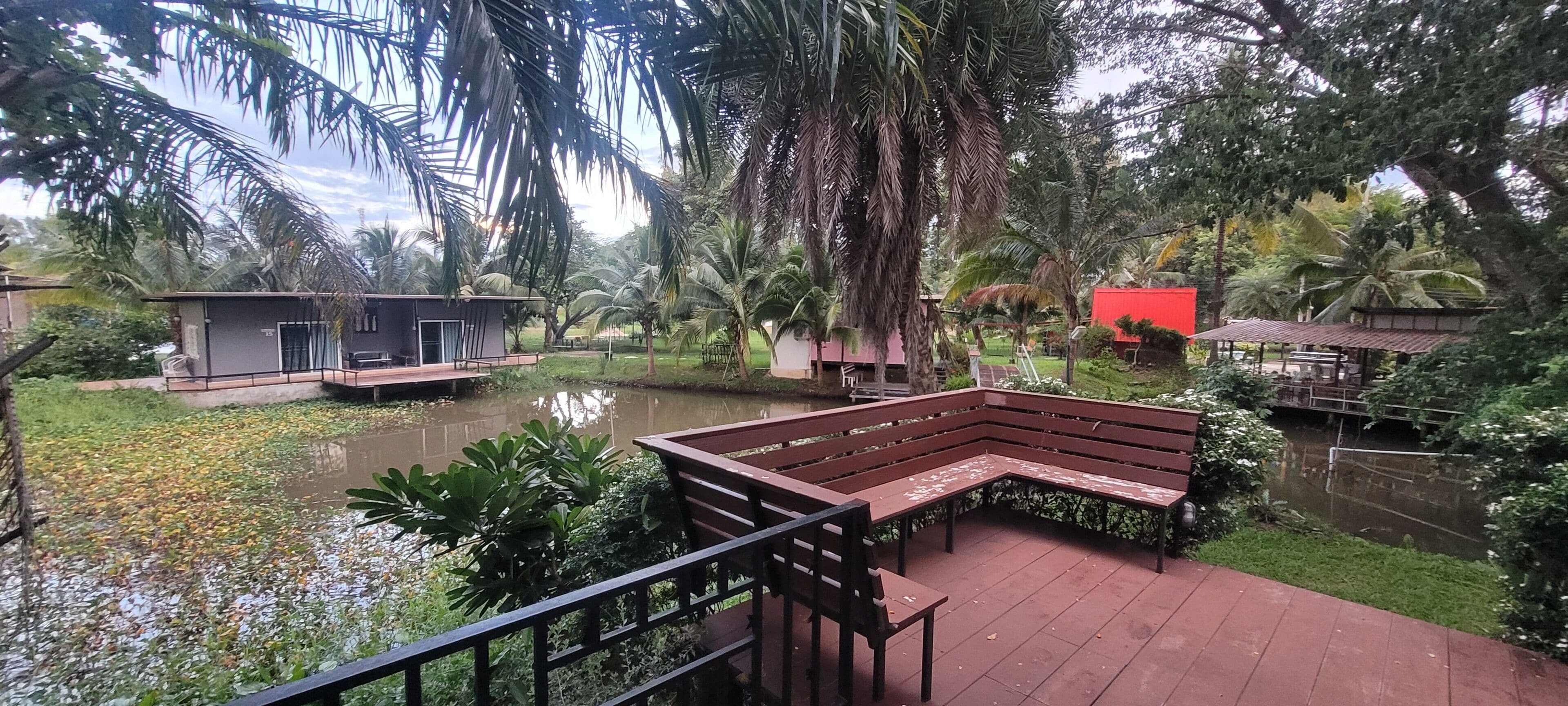 Deluxe Room | Living area | LCD TV