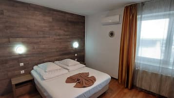 Basic Double Room, 1 Queen Bed | Desk, cribs/infant beds, free WiFi, bed sheets