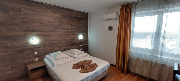Basic Double Room, 1 Queen Bed | Desk, cribs/infant beds, free WiFi, bed sheets