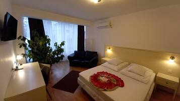 Desk, cribs/infant beds, free WiFi, bed sheets