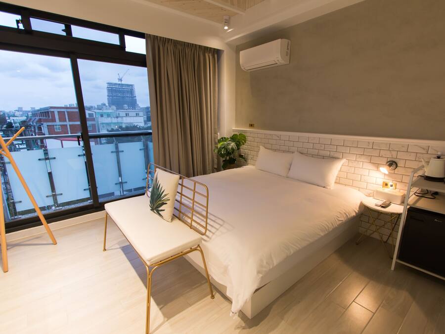 Quarto casal, 1 cama Queen | Cortinas blackout, quartos à prova de som, Wi-Fi de cortesia