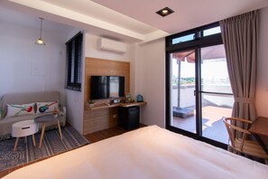 Deluxe Loft, 1 Queen Bed, Non Smoking, City View