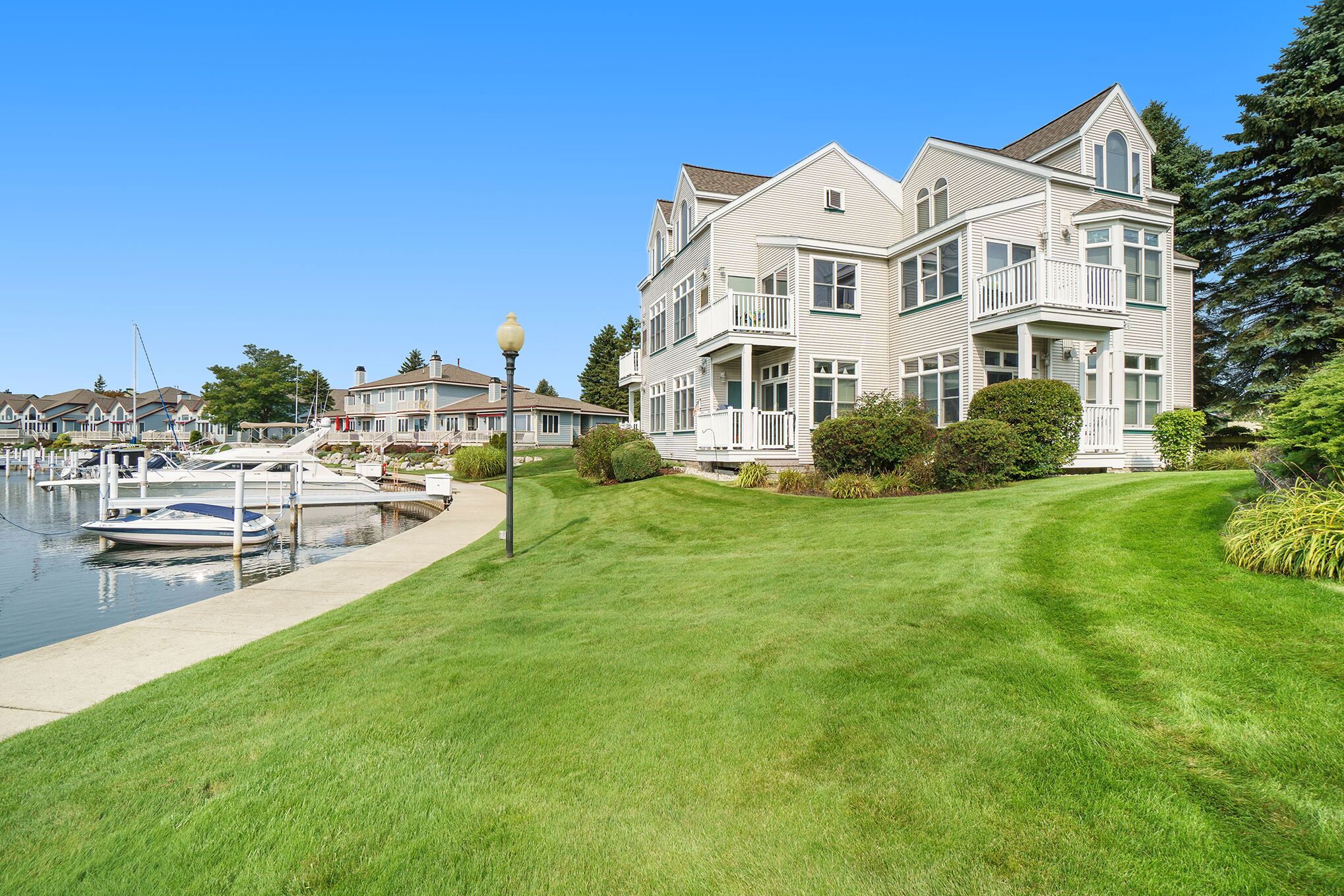 Cozy First Floor Condo on the Harbor