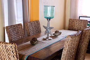 Dining - The Bahamas Blue Mansion (Nassau)