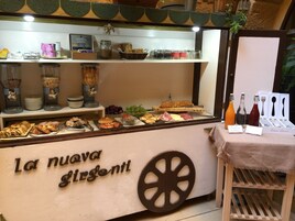 Free daily cooked-to-order breakfast