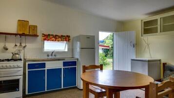 Réfrigérateur, four, plaque de cuisson