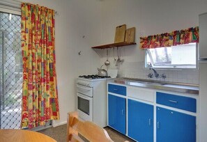 Fridge, oven, stovetop, cookware/dishes/utensils