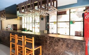 Bar (trong khuôn viên)