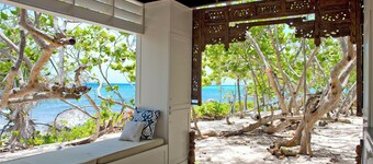 Sea Orchard Retreat: Gated Micro-Resort Near 7 Mile Beach w/Shared Pool & Jacuzzi