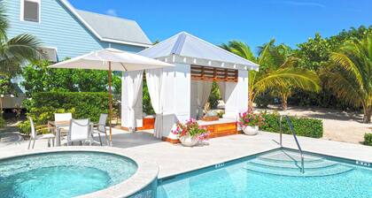 Sea Orchard Retreat: Gated Micro-Resort Near Seven Mile Beach w/Private Pool & H