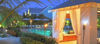 Sea Orchard Retreat: Gated Micro-Resort Near Seven Mile Beach w/Private Pool & H
