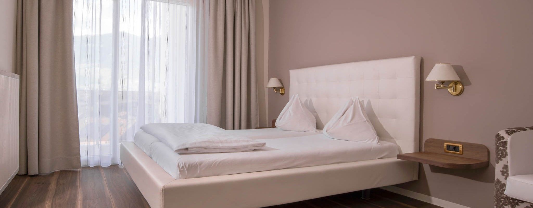 superior double room, balcony | in-room safe, desk, free wifi