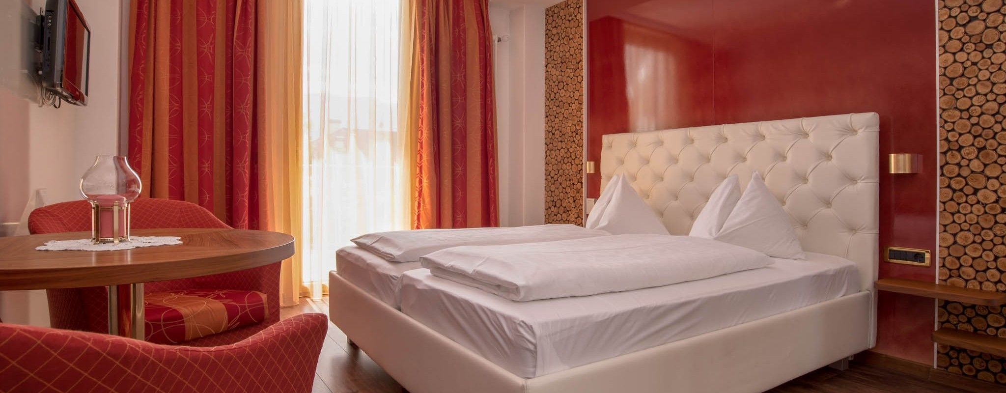 superior double room, balcony | in-room safe, desk, free wifi