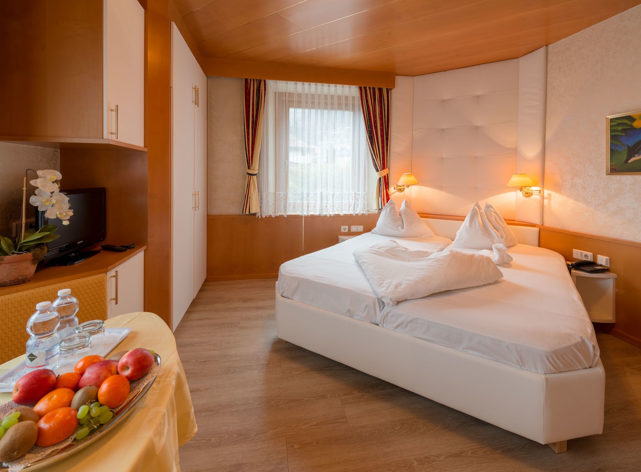 double room | in-room safe, desk, free wifi