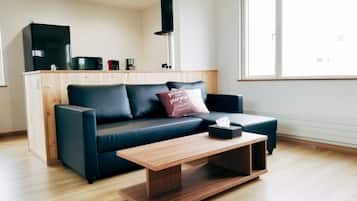Tabla de planchar con plancha, wifi gratis y ropa de cama