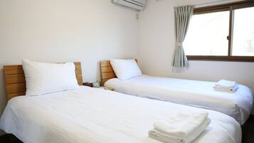 2 Bedroom Holiday Home | Iron/ironing board, free WiFi, bed sheets