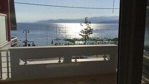 A balcony with a view of a calm sea and distant mountains. - Evia Dream (Istiaia-Aidipsos)