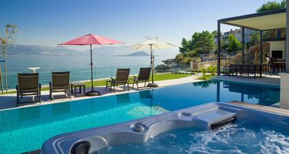 Acadia Beach Villas & Apartments, Slatine