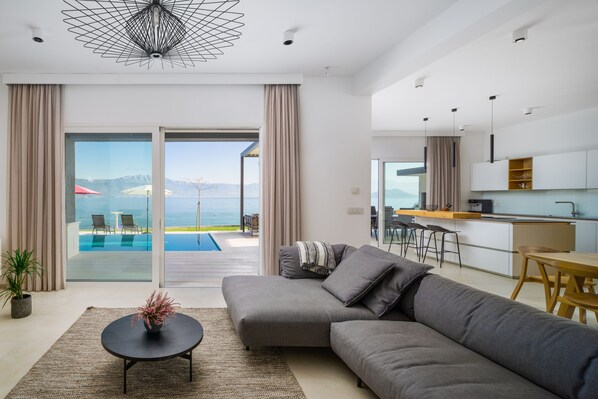 Premium villa | Woonruimte | Televisie