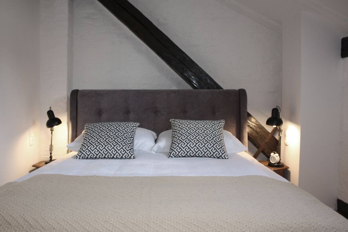 Single Room | Premium bedding, in-room safe, desk, soundproofing
