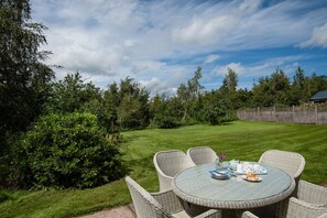 تناول الطعام بالخارج