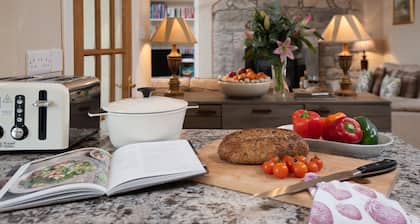 Bartlehill Cottage, Idyllic Pet Friendly Cottage, Beautiful Scottish Borders