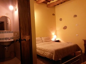 Chambre double, vue sur le jardin | Bureau, lit dâappoint (supplĂ©ment), accĂšs au Wi-Fi (inclus)