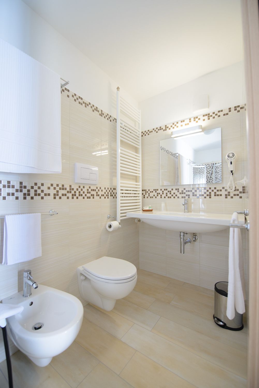 Singola Comfort | Bagno | Doccia, set di cortesia gratuito, asciugacapelli, bidet