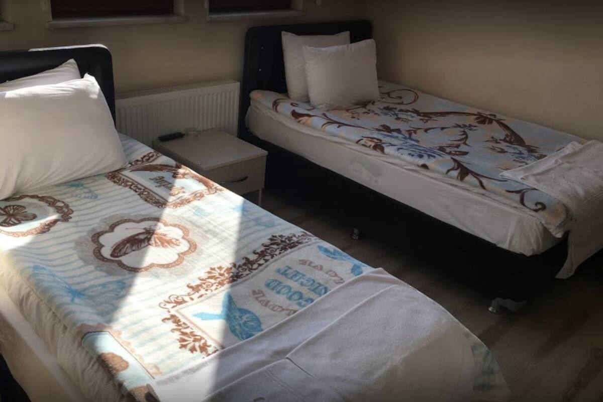 Standard Twin Room | Premium bedding, WiFi (free)