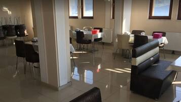 Tägliches inbegriffenes Frühstücksbuffet