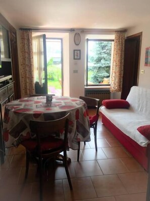 32-cm flat-screen TV with digital channels, TV, fireplace - Agriturismo La Grange (Pont-Saint-Martin)