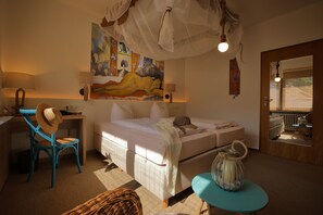 ห้องแกลเลอรีดับเบิลหรือทวิน (near water) | เครื่องนอนระดับพรีเมียม, ตู้นิรภัยในห้องพัก