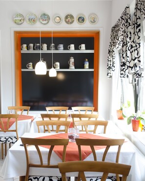 Daily buffet breakfast for a fee - Hotel Haus Schons (Mettlach)