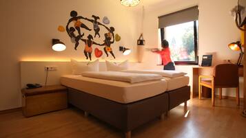 Gallery Doppel -oder Zweibettzimmer am Wasser | Hochwertige Bettwaren, Zimmersafe, individuell dekoriert