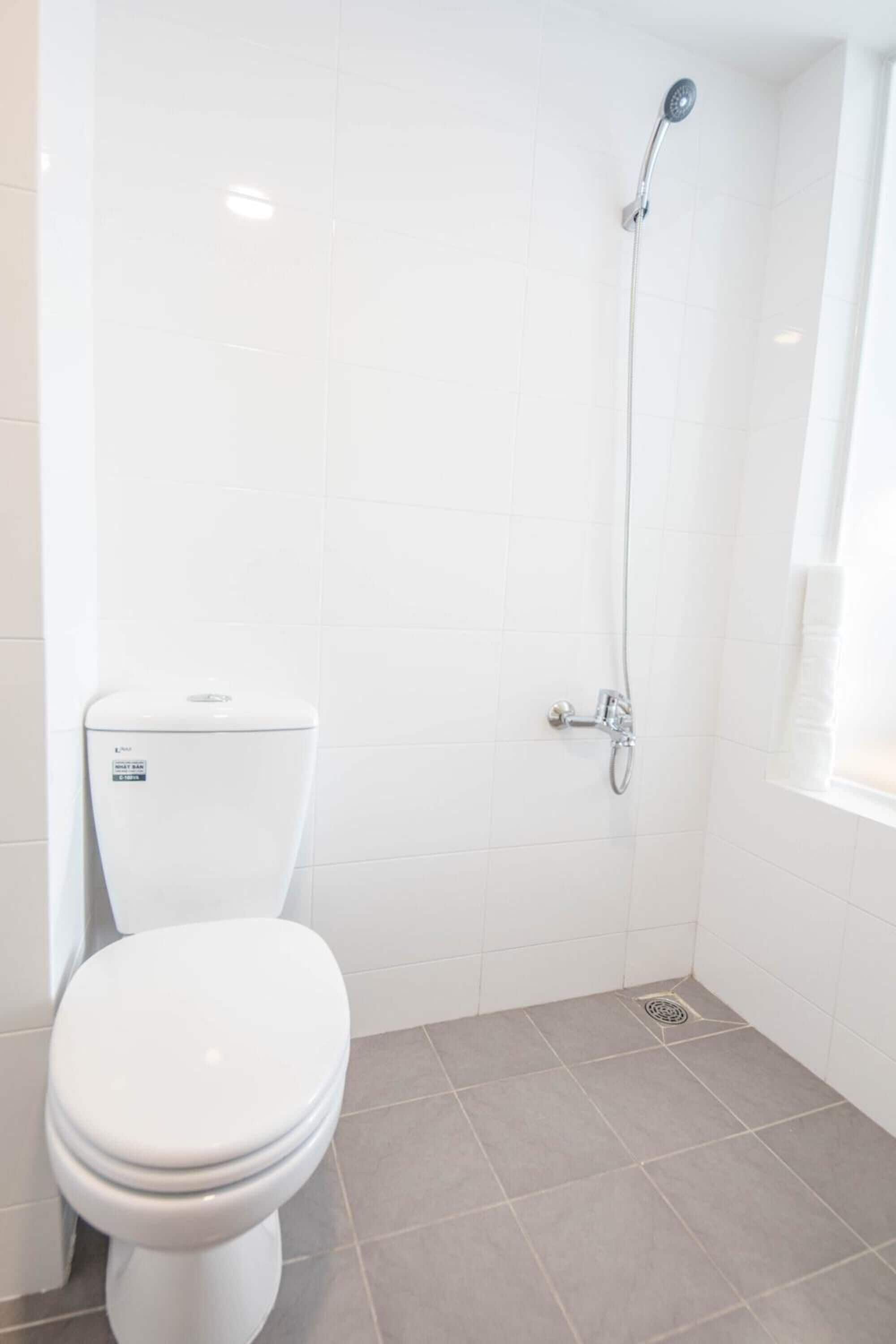 shower, free toiletries, hair dryer, slippers