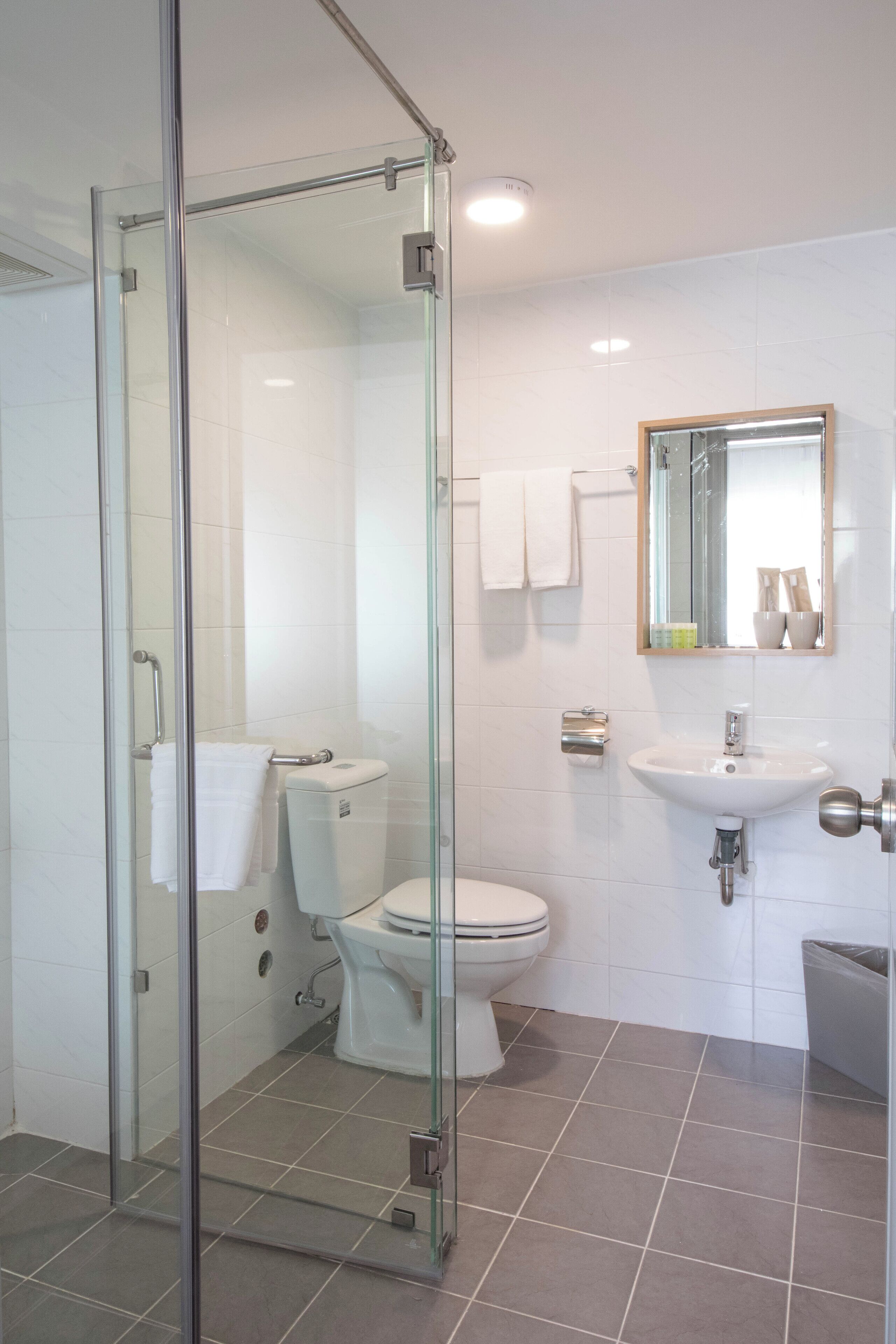 deluxe double room, 1 queen bed | bathroom | shower, free toiletries, hair dryer, slippers