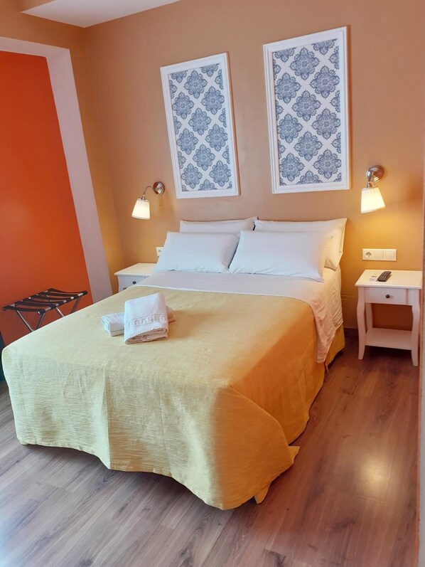 4 Schlafzimmer, Verdunkelungsvorhänge, kostenloses WLAN, Bettwäsche