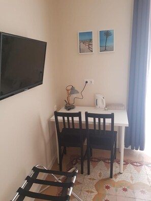 4 Schlafzimmer, Verdunkelungsvorhänge, kostenloses WLAN, Bettwäsche