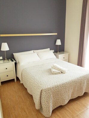 4 bedrooms, blackout curtains, free WiFi, bed sheets - Pension Arena Alicante (Alicante)